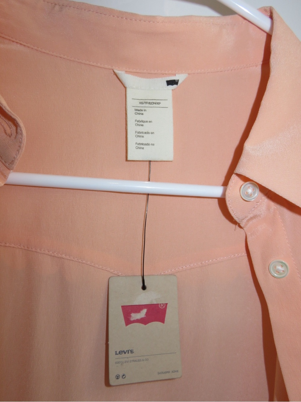Levi's 100% Silk Collar Button-Down Top - Picture 3 of 11